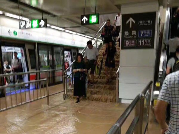 地鐵車站洪水倒灌防淹擋板來抗洪