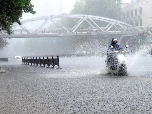 暴雨澆醒城市防洪防汛弊病